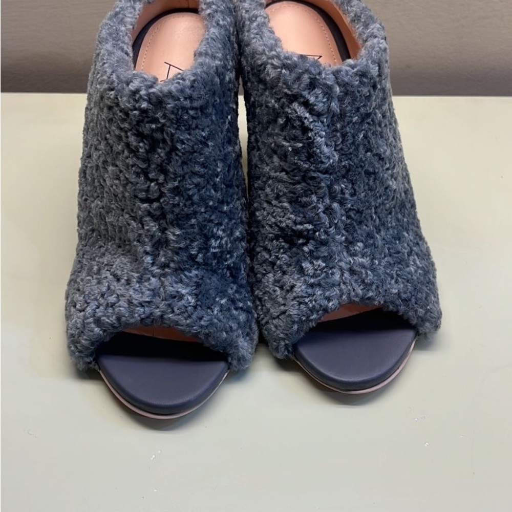 AGL MADE IN ITALY Gray Fuzzy Mules with Peep-Toe Design - Picture 8 of 8